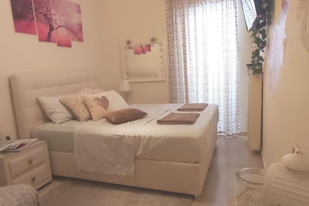 Theano'S Cozy & Quiet Lux Central Flat - Wifi & Full Amenities Patras Ngoại thất bức ảnh