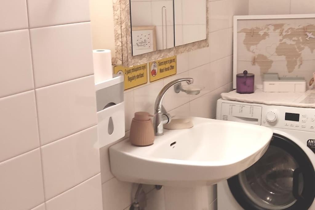 Theano'S Cozy & Quiet Lux Central Flat - Wifi & Full Amenities Patras Ngoại thất bức ảnh